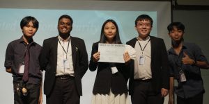 Alisa receiving Most Outstanding Award (Alisa Wang, TANARATA Kajang MUN 2025)